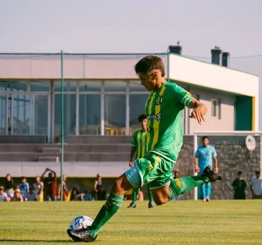 Juani, convocado por primera vez para el plantel de primera de Aldosivi.